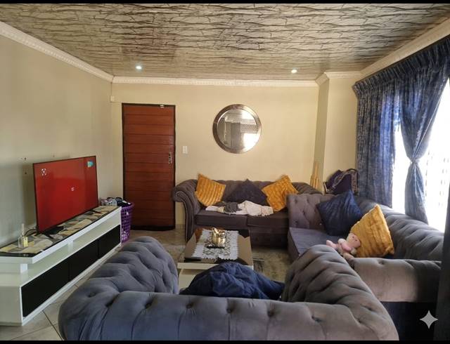 3 BEDROOM HOUSE FOR SALE IN BEVERLEY HILLS